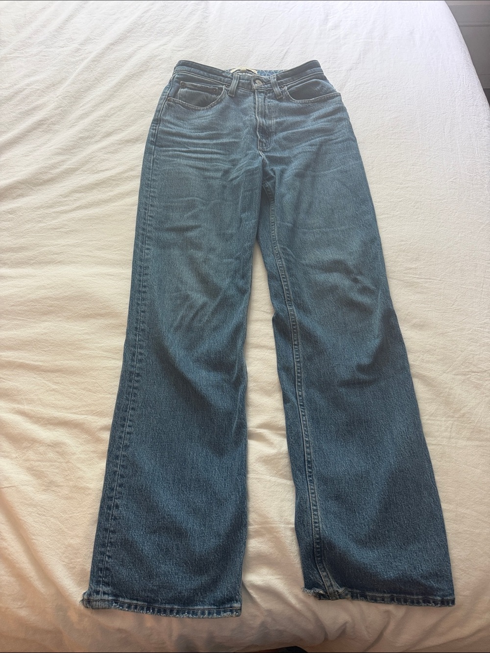 Abercrombie and fitch curve love 90s relaxed high rise jeans